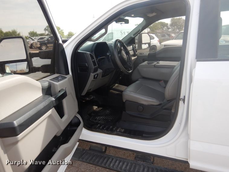 image for item GE9384 2017 Ford F250 Super Duty  Crew Cab pickup truck