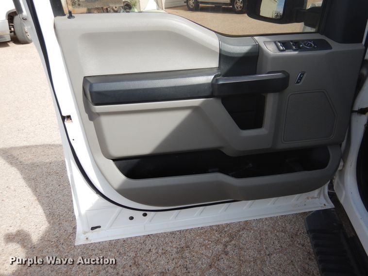 image for item GE9384 2017 Ford F250 Super Duty  Crew Cab pickup truck