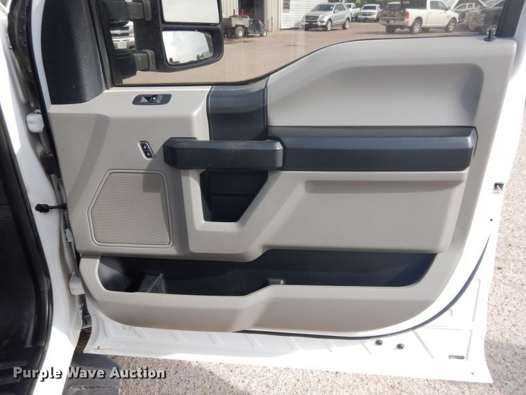 image for item GE9384 2017 Ford F250 Super Duty  Crew Cab pickup truck