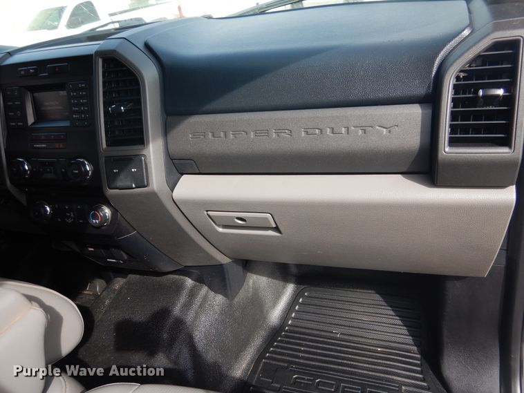 image for item GE9384 2017 Ford F250 Super Duty  Crew Cab pickup truck