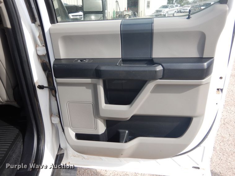 image for item GE9384 2017 Ford F250 Super Duty  Crew Cab pickup truck