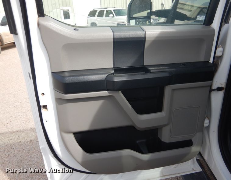 image for item GE9384 2017 Ford F250 Super Duty  Crew Cab pickup truck