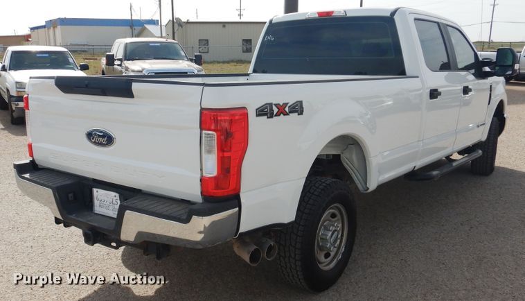 image for item GE9385 2017 Ford F250 Super Duty  Crew Cab pickup truck