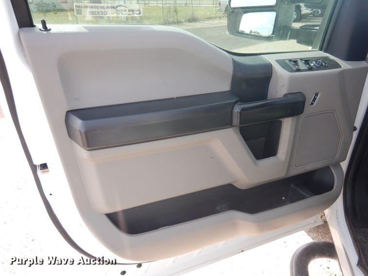 image for item GE9385 2017 Ford F250 Super Duty  Crew Cab pickup truck