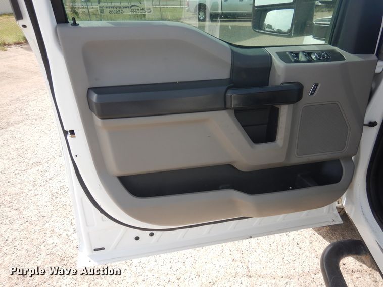 image for item GE9385 2017 Ford F250 Super Duty  Crew Cab pickup truck