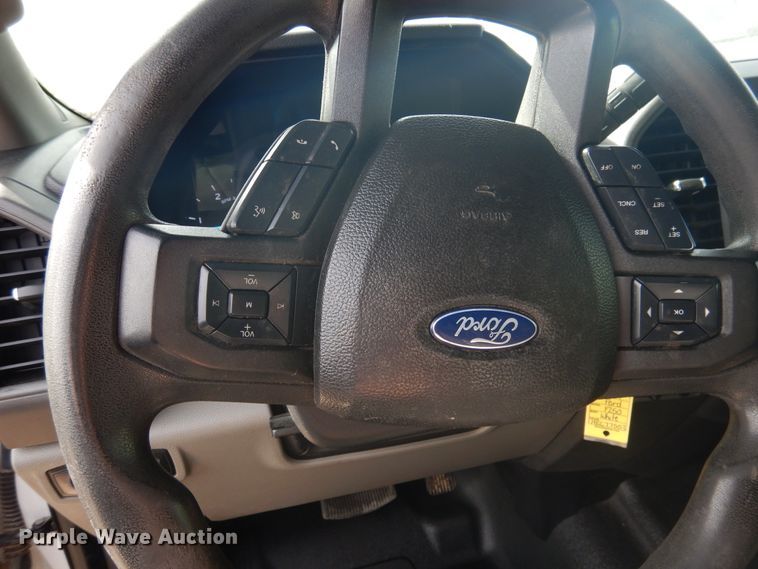 image for item GE9385 2017 Ford F250 Super Duty  Crew Cab pickup truck