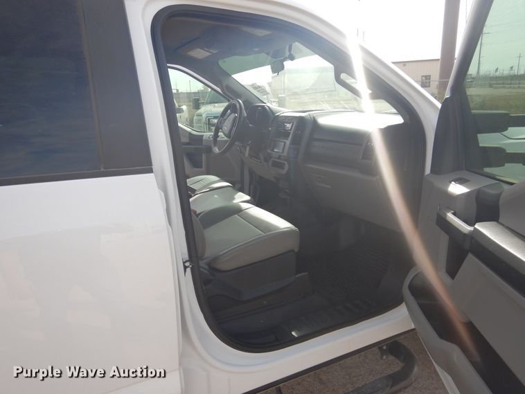 image for item GE9385 2017 Ford F250 Super Duty  Crew Cab pickup truck