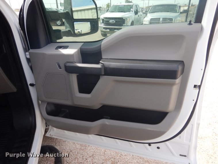 image for item GE9385 2017 Ford F250 Super Duty  Crew Cab pickup truck