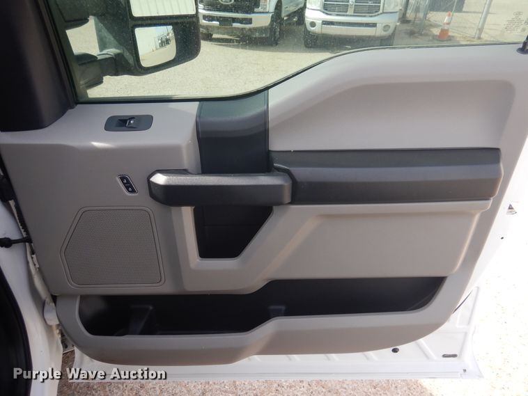 image for item GE9385 2017 Ford F250 Super Duty  Crew Cab pickup truck