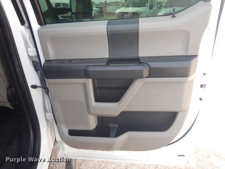 image for item GE9385 2017 Ford F250 Super Duty  Crew Cab pickup truck