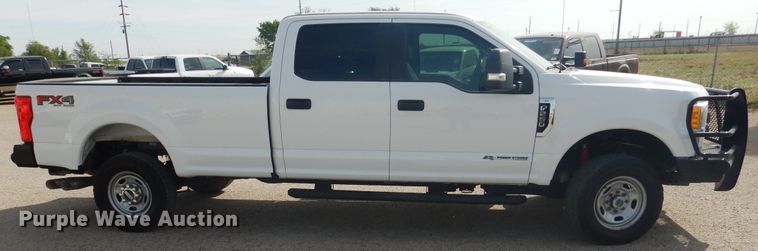 image for item GE9386 2017 Ford F250 Super Duty  Crew Cab pickup truck