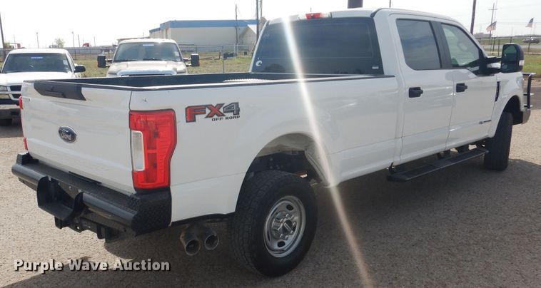 image for item GE9386 2017 Ford F250 Super Duty  Crew Cab pickup truck