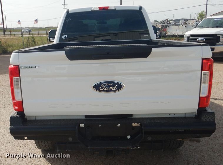 image for item GE9386 2017 Ford F250 Super Duty  Crew Cab pickup truck