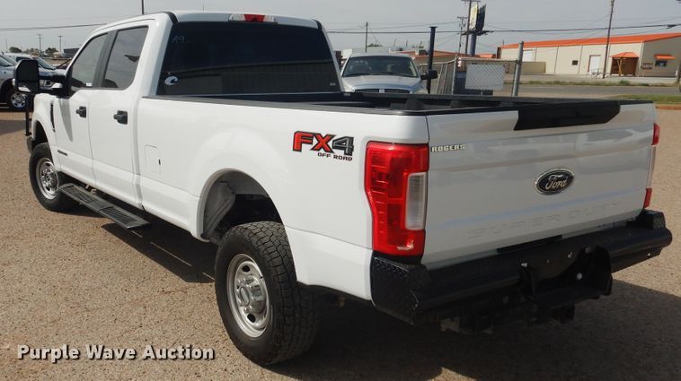 image for item GE9386 2017 Ford F250 Super Duty  Crew Cab pickup truck