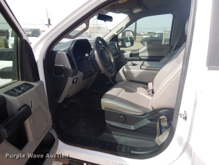 image for item GE9386 2017 Ford F250 Super Duty  Crew Cab pickup truck