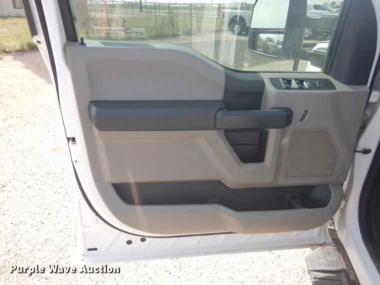 image for item GE9386 2017 Ford F250 Super Duty  Crew Cab pickup truck