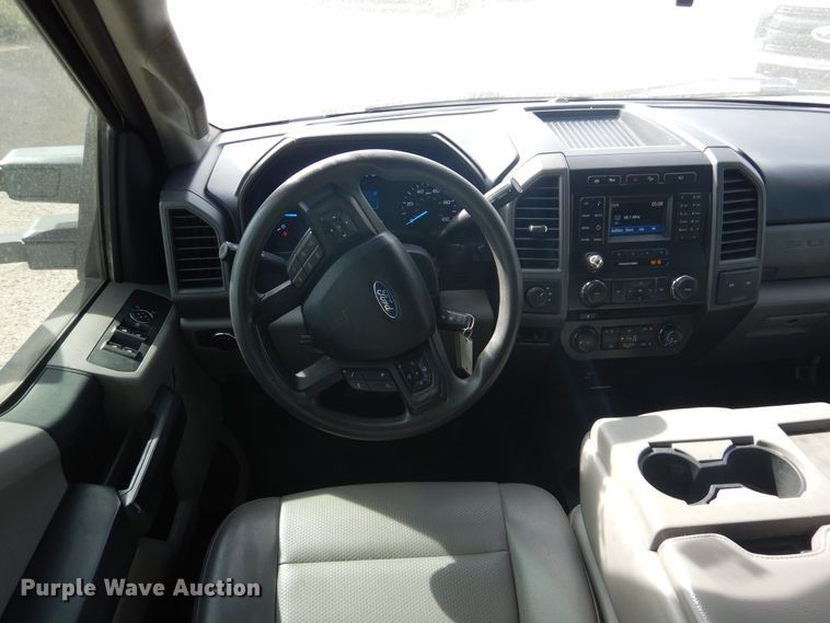 image for item GE9386 2017 Ford F250 Super Duty  Crew Cab pickup truck