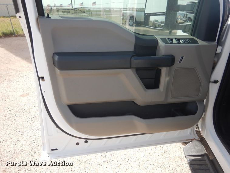 image for item GE9386 2017 Ford F250 Super Duty  Crew Cab pickup truck