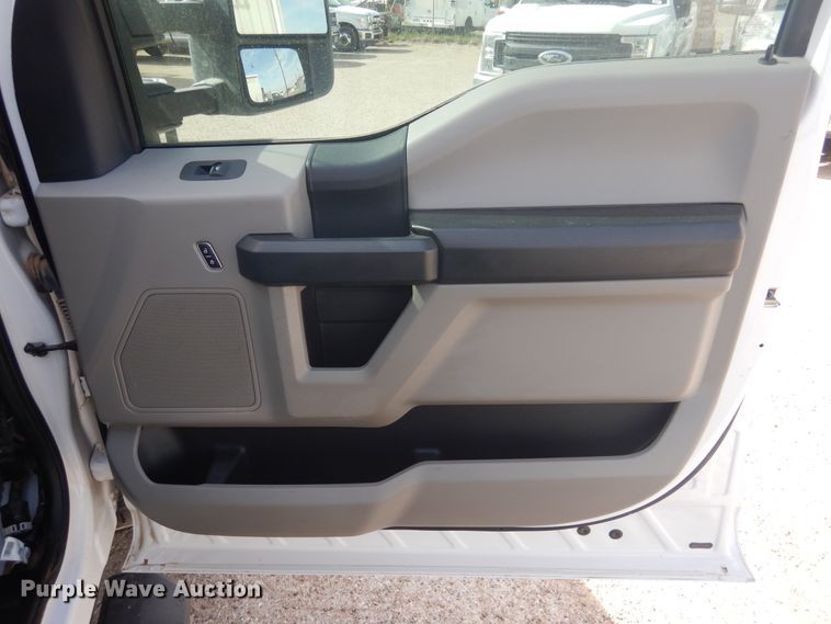 image for item GE9386 2017 Ford F250 Super Duty  Crew Cab pickup truck