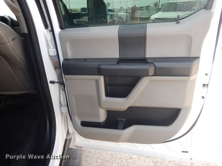 image for item GE9386 2017 Ford F250 Super Duty  Crew Cab pickup truck