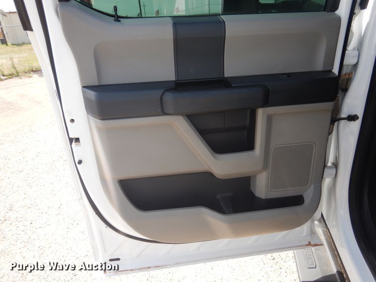 image for item GE9386 2017 Ford F250 Super Duty  Crew Cab pickup truck