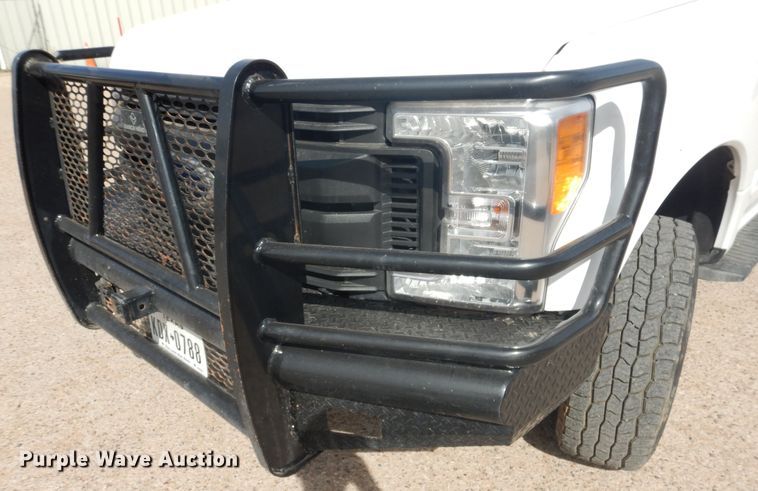 image for item GE9386 2017 Ford F250 Super Duty  Crew Cab pickup truck