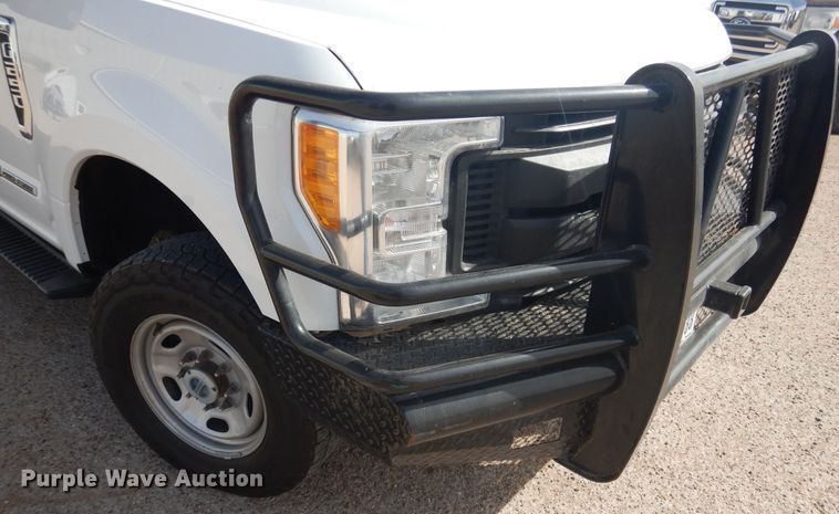 image for item GE9386 2017 Ford F250 Super Duty  Crew Cab pickup truck