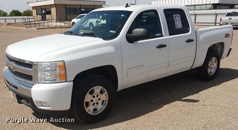 image for item GE9388 2011 Chevrolet Silverado 1500  Crew Cab pickup truck