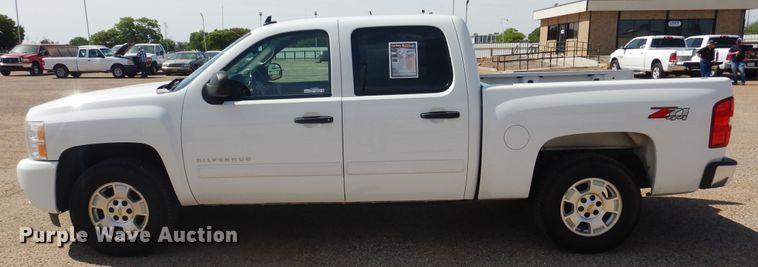 image for item GE9388 2011 Chevrolet Silverado 1500  Crew Cab pickup truck