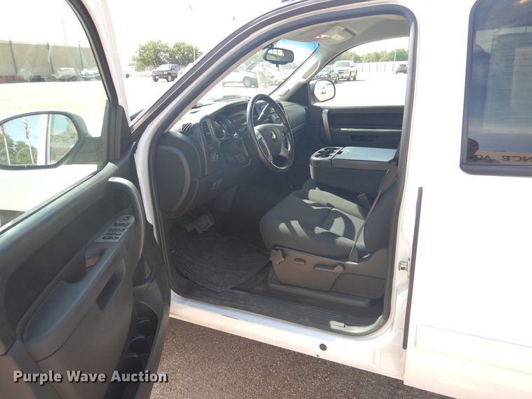 image for item GE9388 2011 Chevrolet Silverado 1500  Crew Cab pickup truck