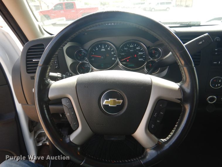 image for item GE9388 2011 Chevrolet Silverado 1500  Crew Cab pickup truck