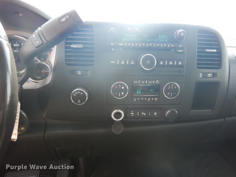 image for item GE9388 2011 Chevrolet Silverado 1500  Crew Cab pickup truck