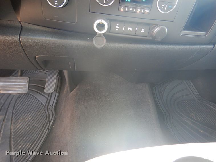 image for item GE9388 2011 Chevrolet Silverado 1500  Crew Cab pickup truck