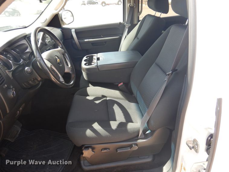 image for item GE9388 2011 Chevrolet Silverado 1500  Crew Cab pickup truck