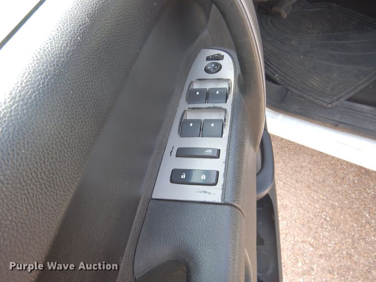 image for item GE9388 2011 Chevrolet Silverado 1500  Crew Cab pickup truck