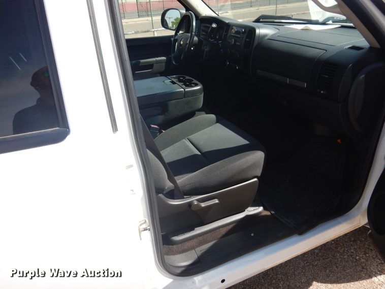 image for item GE9388 2011 Chevrolet Silverado 1500  Crew Cab pickup truck