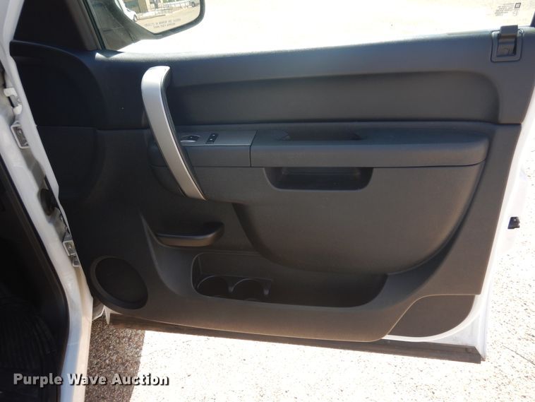 image for item GE9388 2011 Chevrolet Silverado 1500  Crew Cab pickup truck