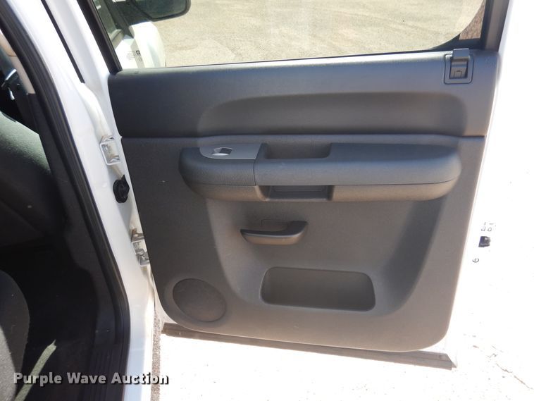 image for item GE9388 2011 Chevrolet Silverado 1500  Crew Cab pickup truck