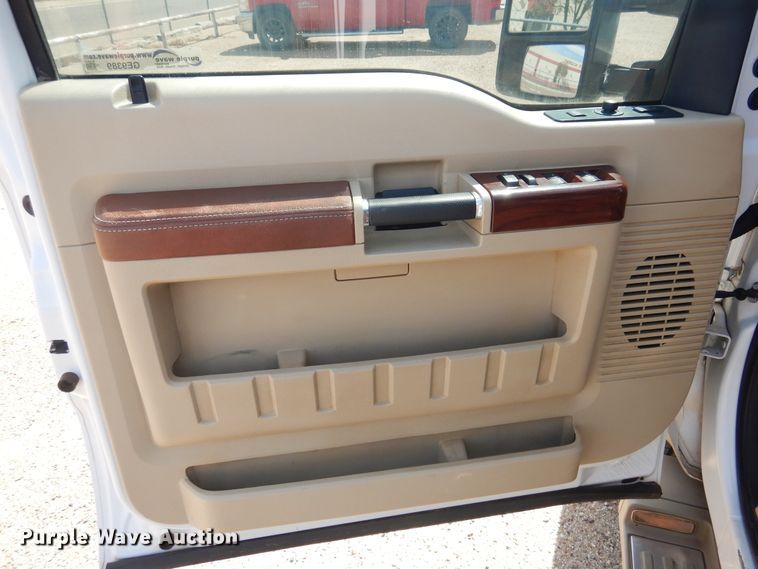 image for item GE9389 2010 Ford F350 Super Duty  Crew Cab pickup truck