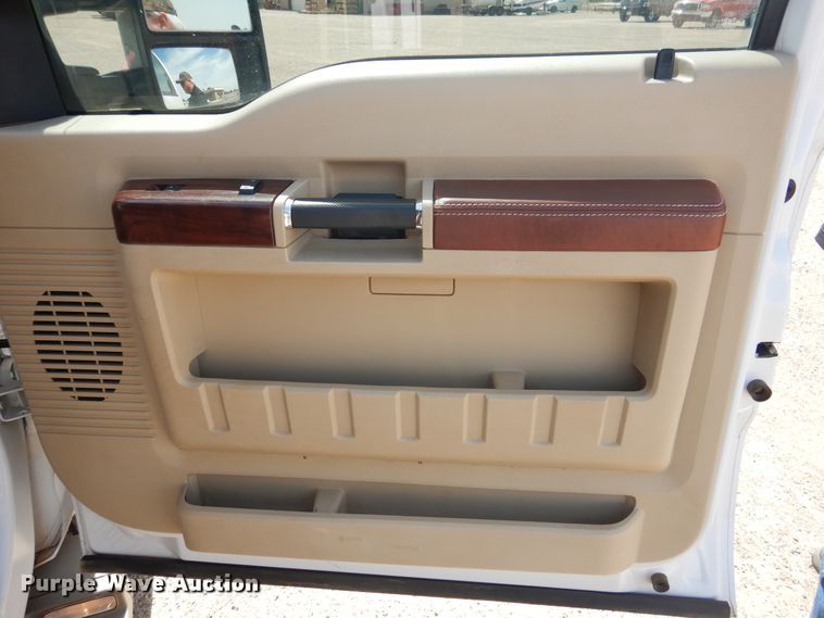 image for item GE9389 2010 Ford F350 Super Duty  Crew Cab pickup truck