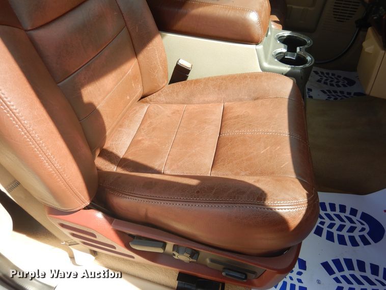 image for item GE9389 2010 Ford F350 Super Duty  Crew Cab pickup truck