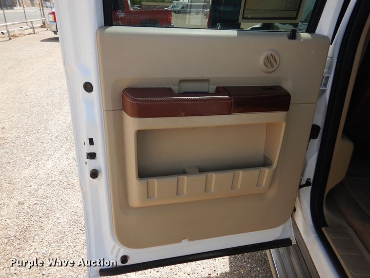 image for item GE9389 2010 Ford F350 Super Duty  Crew Cab pickup truck