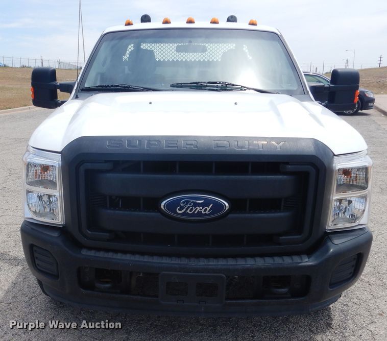 image for item GE9391 2015 Ford F350 Super Duty  SuperCab utility bed pickup truck