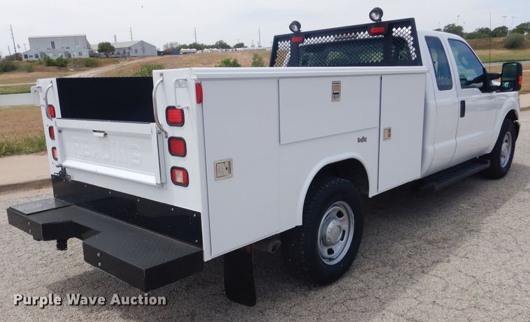 image for item GE9391 2015 Ford F350 Super Duty  SuperCab utility bed pickup truck