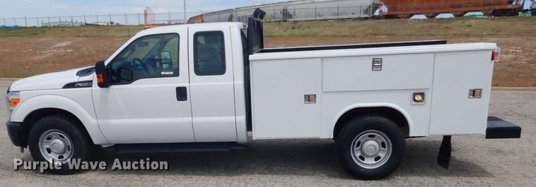 image for item GE9391 2015 Ford F350 Super Duty  SuperCab utility bed pickup truck