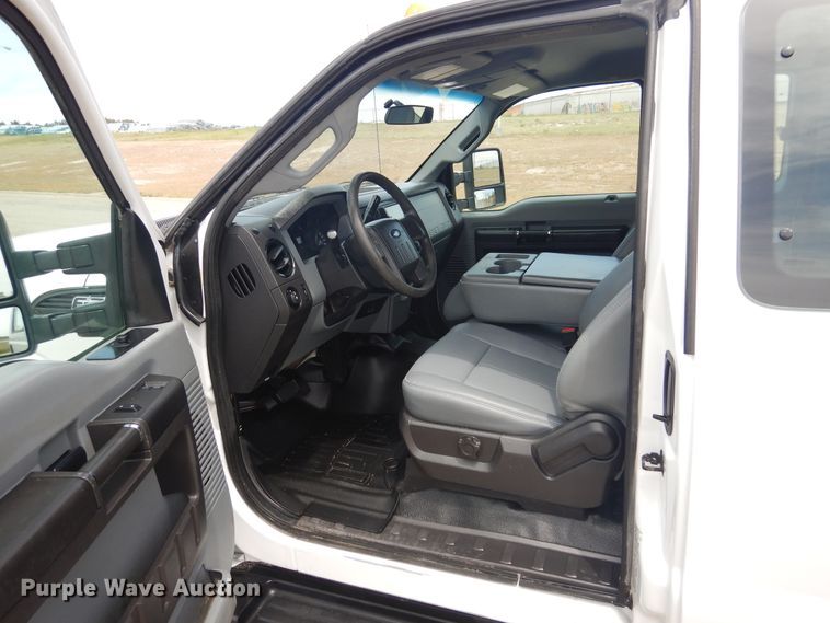 image for item GE9391 2015 Ford F350 Super Duty  SuperCab utility bed pickup truck