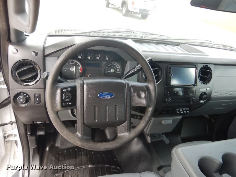 image for item GE9391 2015 Ford F350 Super Duty  SuperCab utility bed pickup truck