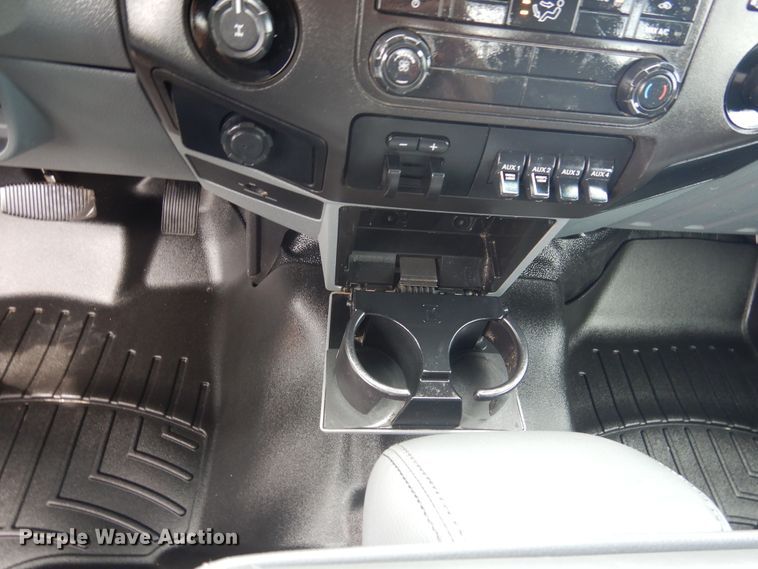 image for item GE9391 2015 Ford F350 Super Duty  SuperCab utility bed pickup truck