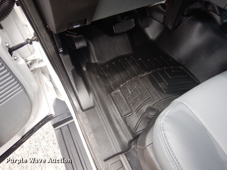 image for item GE9391 2015 Ford F350 Super Duty  SuperCab utility bed pickup truck