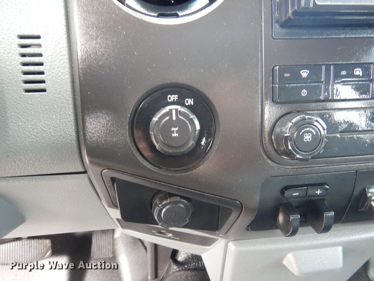 image for item GE9391 2015 Ford F350 Super Duty  SuperCab utility bed pickup truck